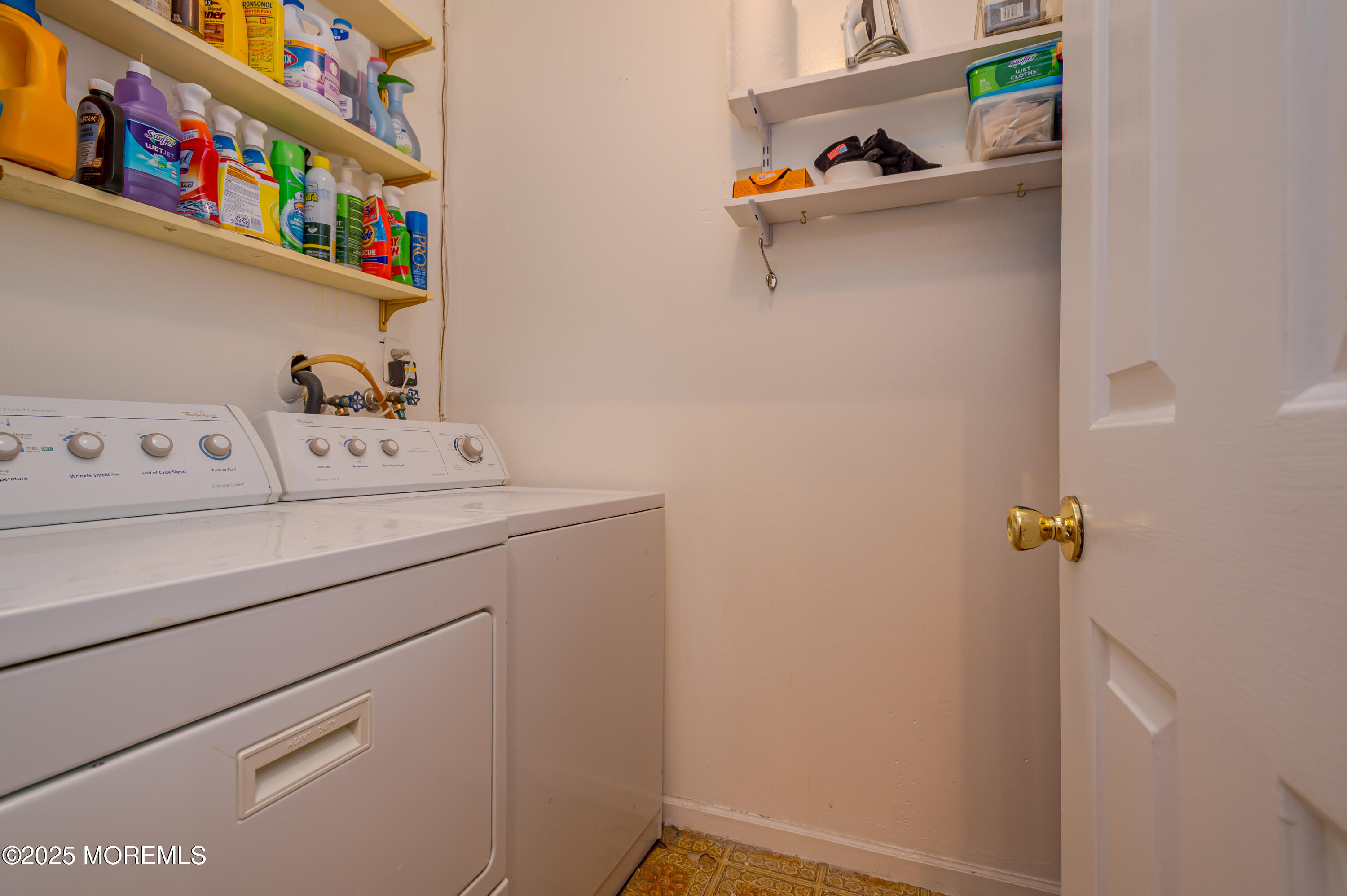 16 Briarhill Road Holmdel, NJ 07733 - Photo 15 of 33 LAUNDRY ROOM