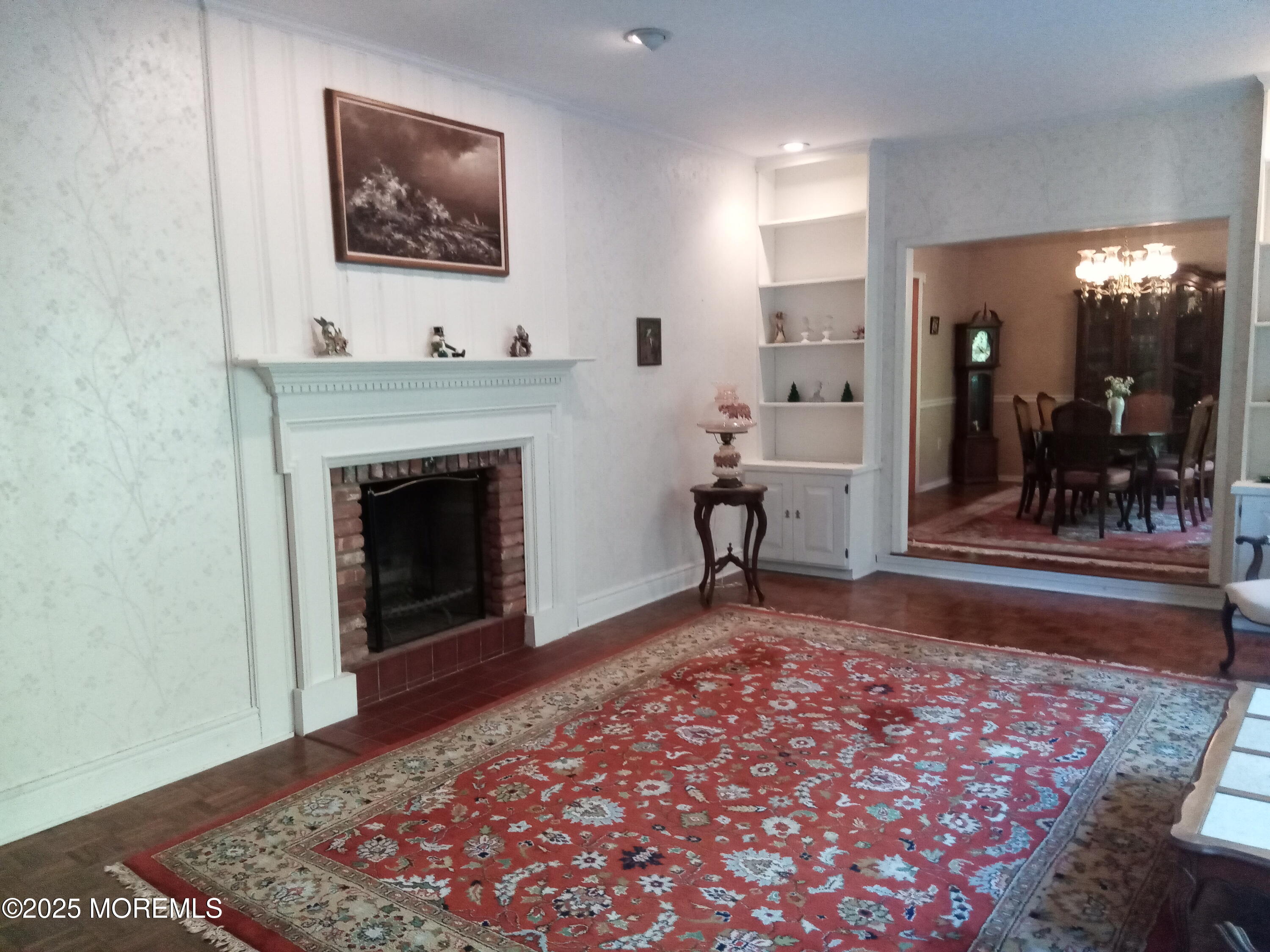 16 Briarhill Road Holmdel, NJ 07733 - Photo 4 of 33 LIVING ROOM