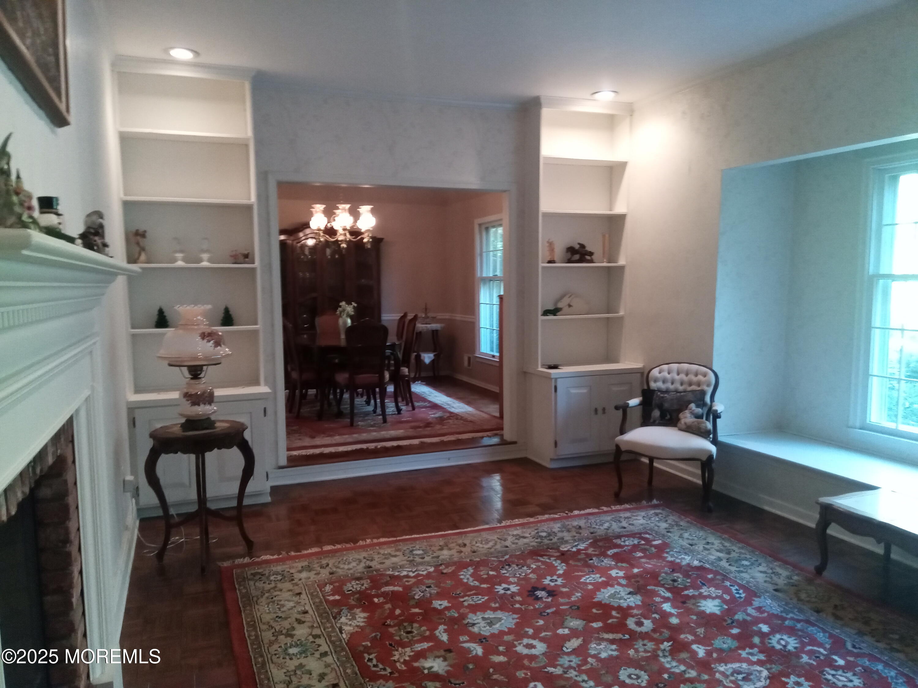 16 Briarhill Road Holmdel, NJ 07733 - Photo 6 of 33 LIVING ROOM