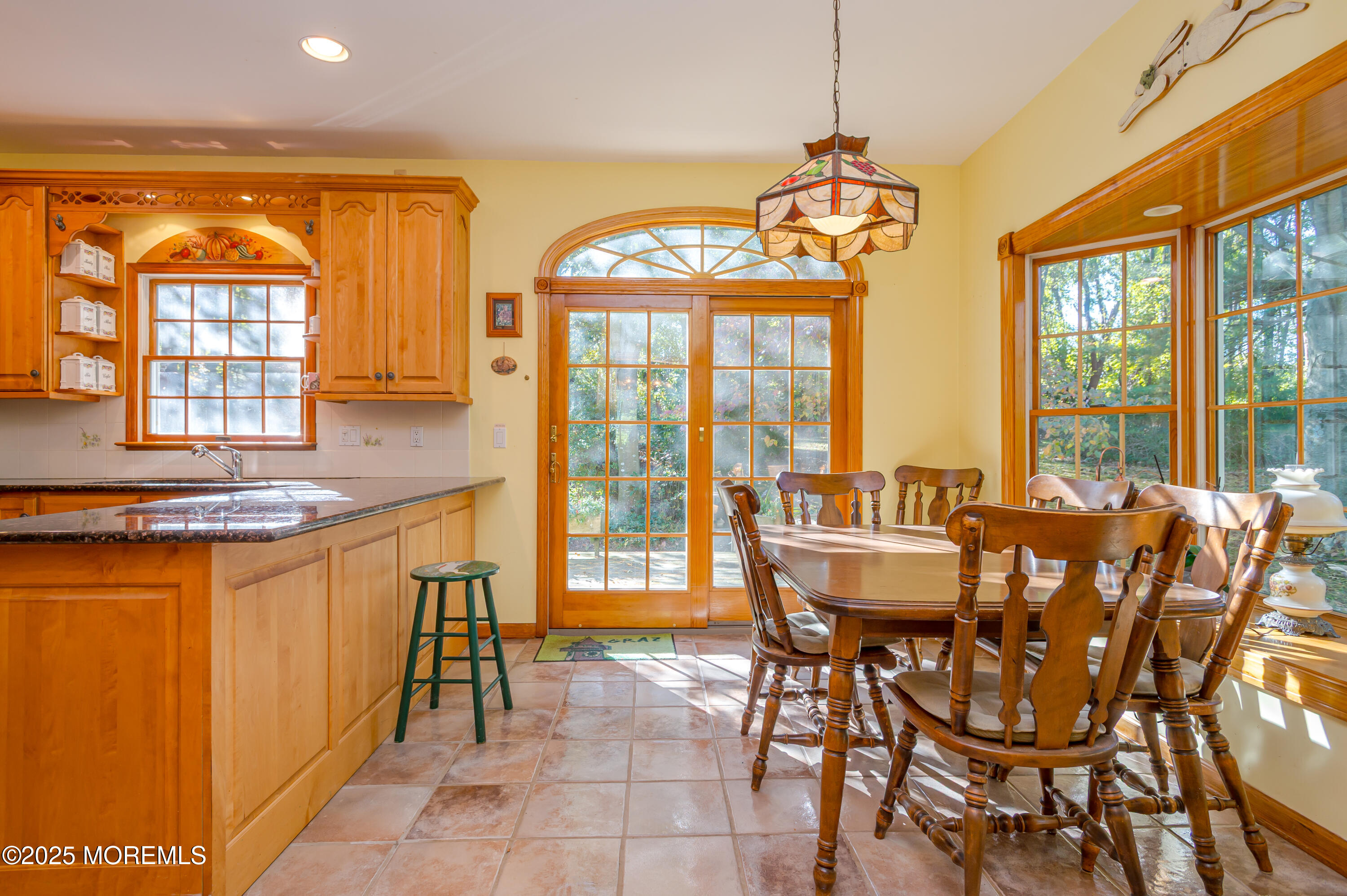 16 Briarhill Road Holmdel, NJ 07733 - Photo 9 of 33 BREAKFAST AREA