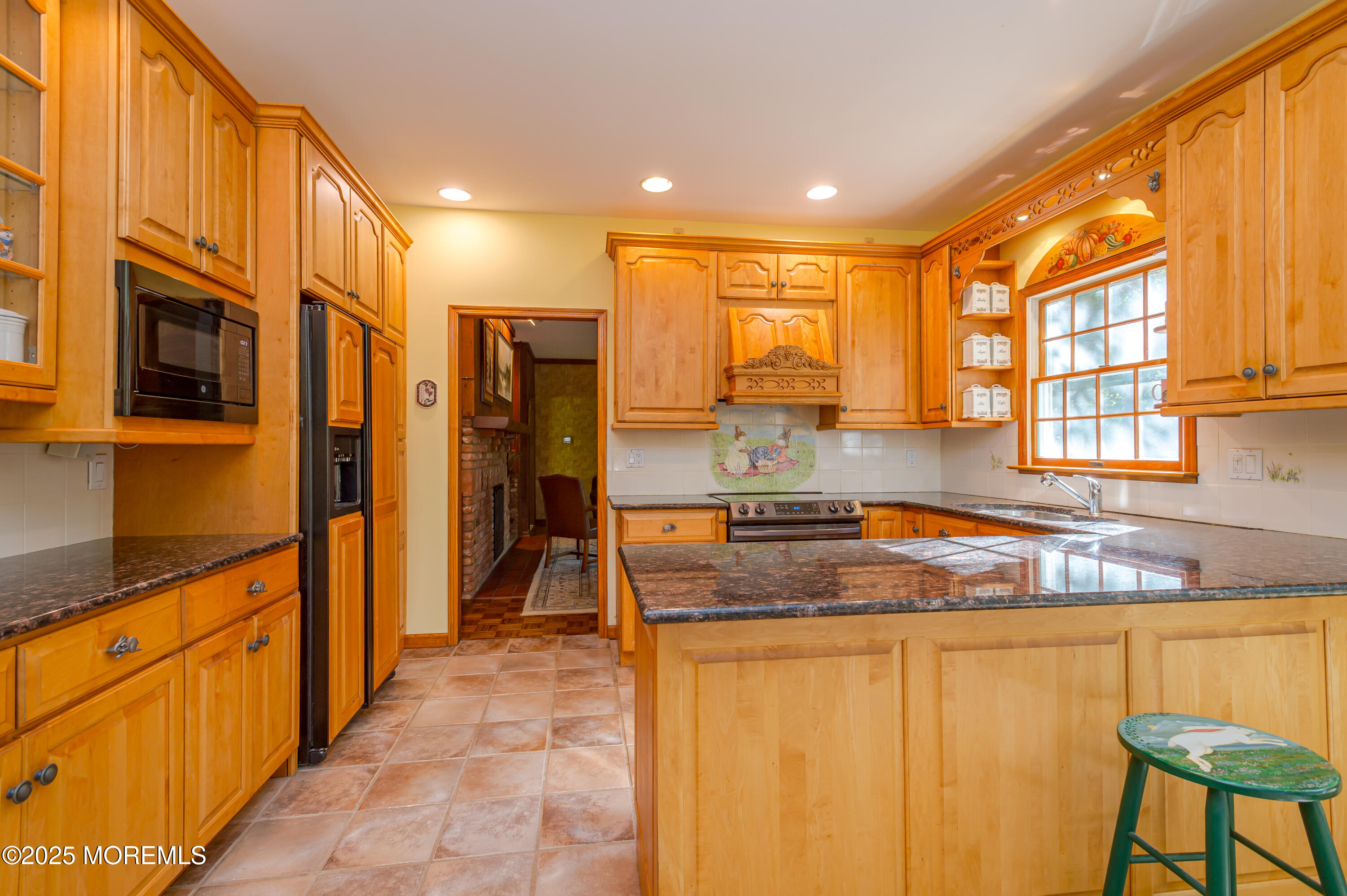 16 Briarhill Road Holmdel, NJ 07733 - Photo 10 of 33 KITCHEN