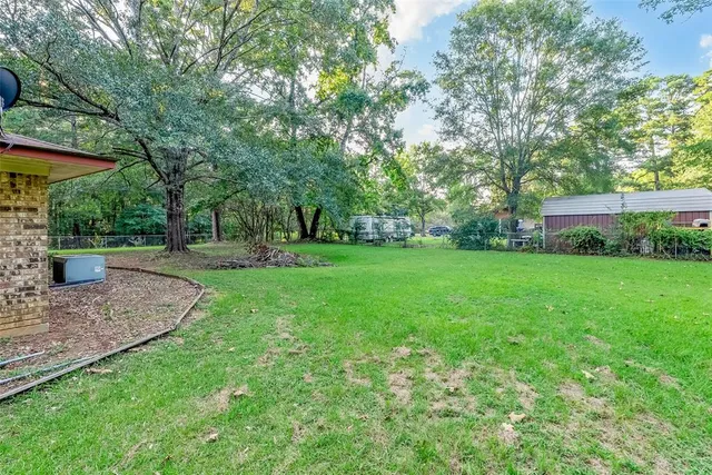 a view of a house with a backyard