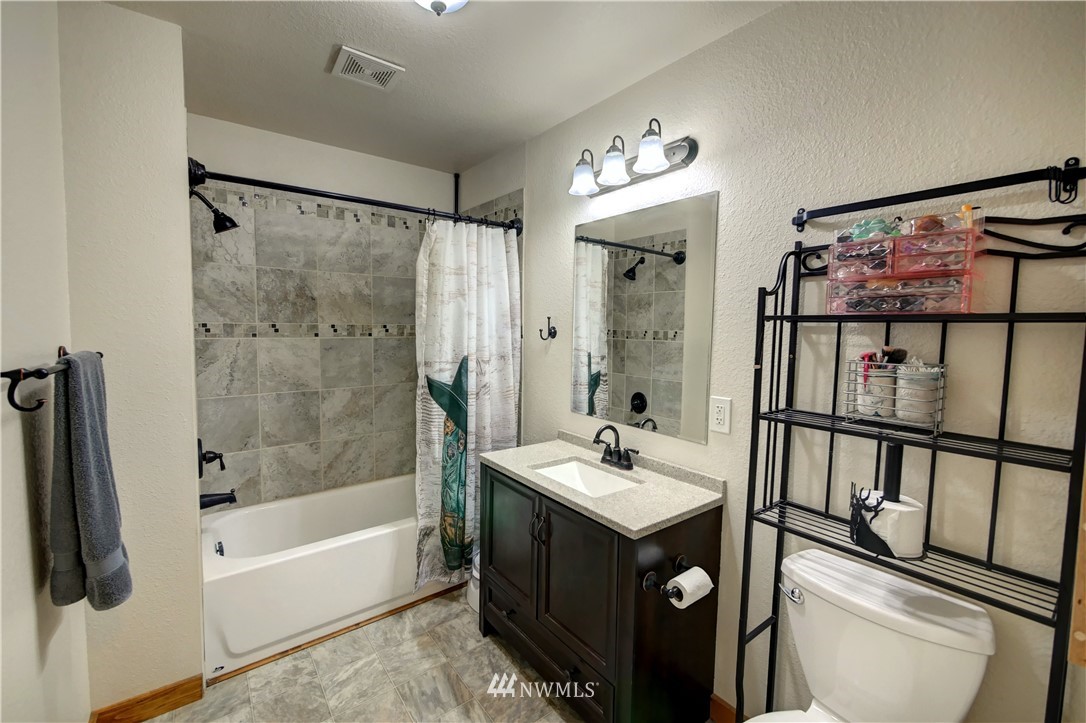 7 Woods Road Omak, WA 98841 - Photo 21 of 39 a bathroom with a sink toilet and shower