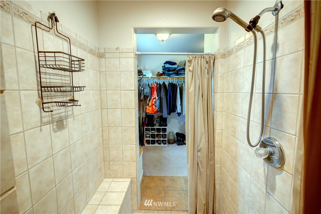7 Woods Road Omak, WA 98841 - Photo 24 of 39 a view of a bathroom
