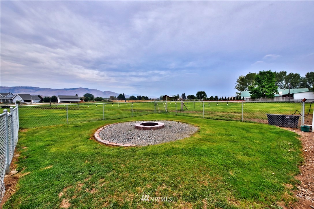7 Woods Road Omak, WA 98841 - Photo 29 of 39 a view of a golf course with a space