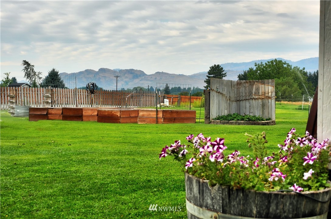 7 Woods Road Omak, WA 98841 - Photo 31 of 39 a garden with flowers and wooden fence