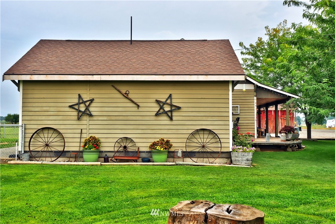 7 Woods Road Omak, WA 98841 - Photo 32 of 39 a front view of house with a garden and furniture
