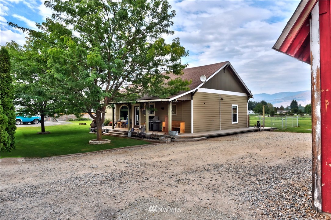 7 Woods Road Omak, WA 98841 - Photo 33 of 39 a view of a house with backyard