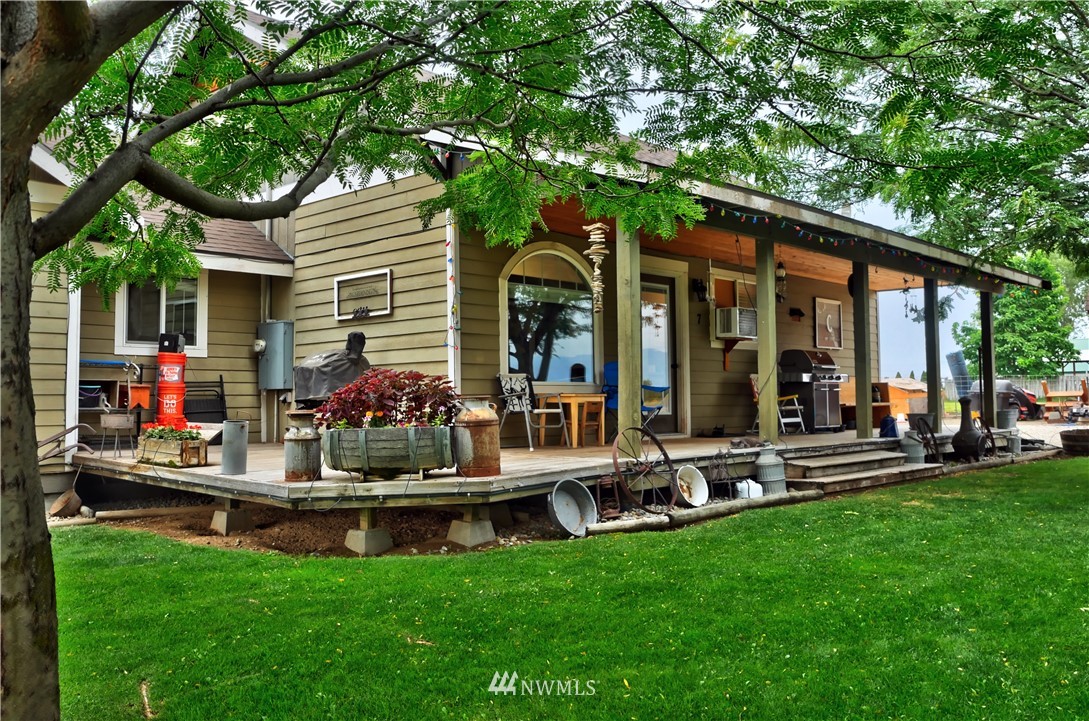 7 Woods Road Omak, WA 98841 - Photo 35 of 39 a front view of house with yard and outdoor seating