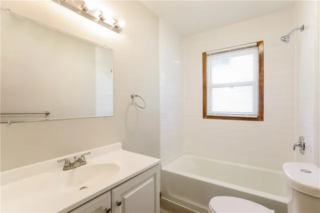 $1,950 | 2301 Northwest 87 Street, Kansas City, MO 64154