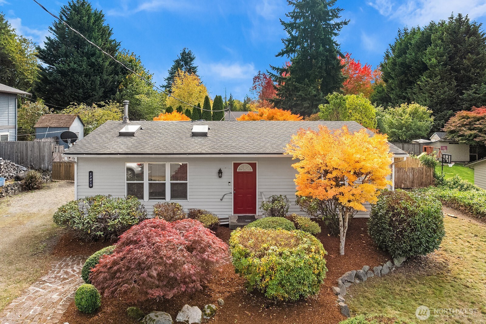 15013 Southeast 113th Street Renton, WA 98059 - Photo 2 of 26 a front view of a house with garden