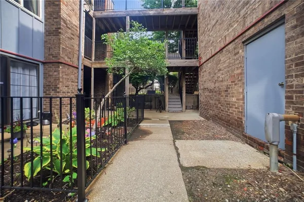 $175,000 | 104 East 41st Street, Unit 6, Kansas City, MO 64111