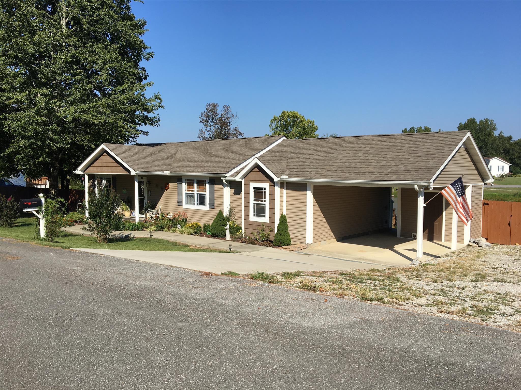 81 Rye Street McEwen, TN 37101 - Photo 16 of 16 Concrete drive and 2 mins. from town. Yard has privacy fence.