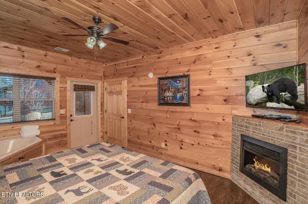 $575,000 | 935 McMakin Way, Pigeon Forge, TN 37863