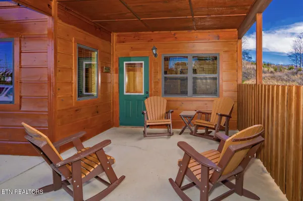 $575,000 | 935 McMakin Way, Pigeon Forge, TN 37863