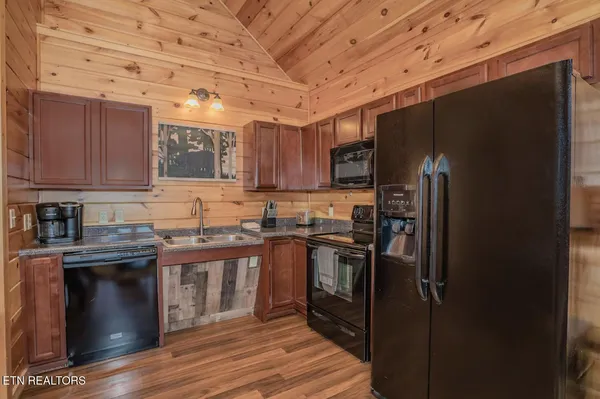$575,000 | 935 McMakin Way, Pigeon Forge, TN 37863