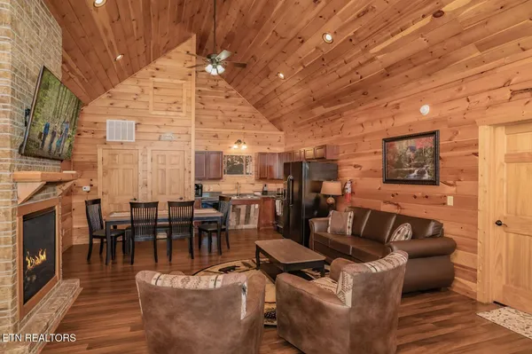 $575,000 | 935 McMakin Way, Pigeon Forge, TN 37863