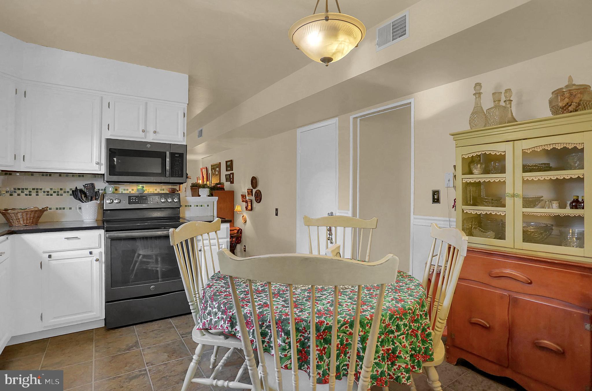 442 Springhouse Road Harrisburg, PA 17111 - Photo 10 of 40 Gallery Image 10
