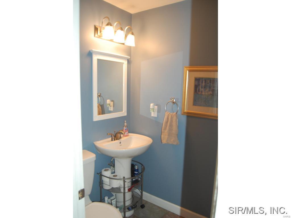 4272 Blackburn Road Edwardsville, IL 62025 - Photo 15 of 24