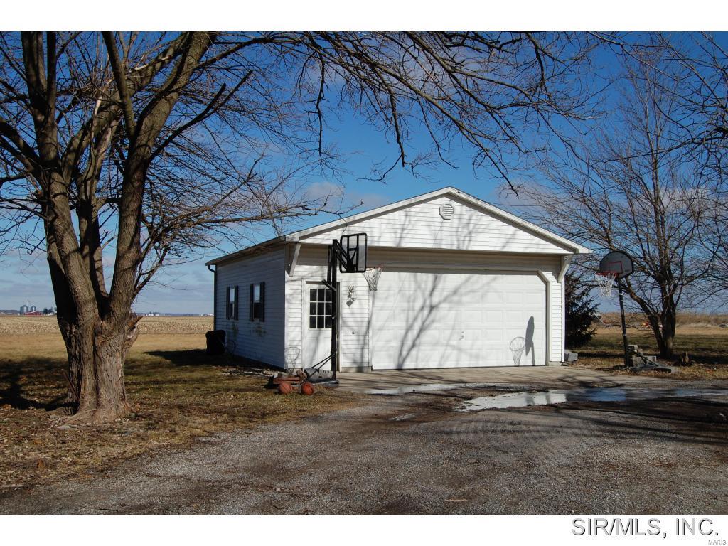 4272 Blackburn Road Edwardsville, IL 62025 - Photo 4 of 24