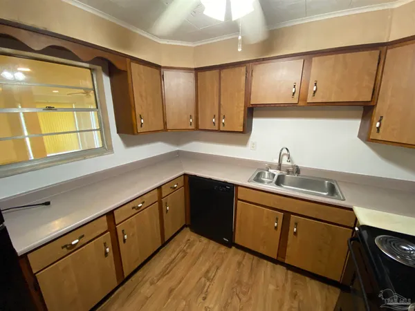 $1,500 | 4416 Creighton Road, Pensacola, FL 32504