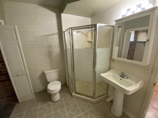 $1,500 | 4416 Creighton Road, Pensacola, FL 32504