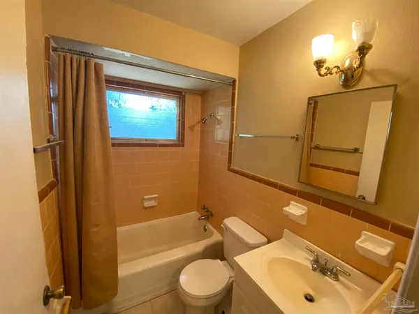 $1,500 | 4416 Creighton Road, Pensacola, FL 32504