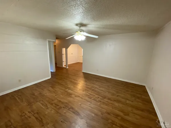 $1,500 | 4416 Creighton Road, Pensacola, FL 32504