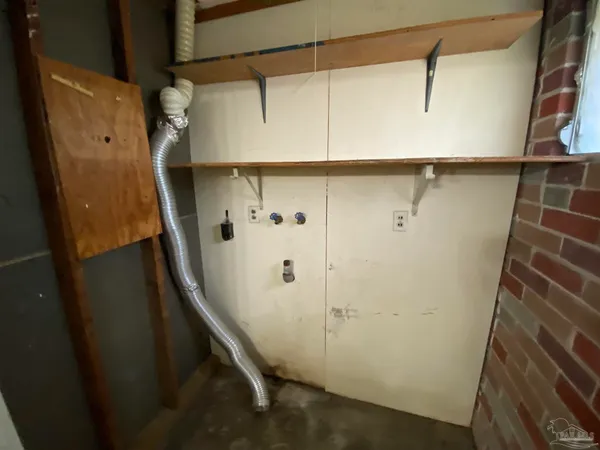 $1,500 | 4416 Creighton Road, Pensacola, FL 32504