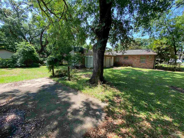 $1,500 | 4416 Creighton Road, Pensacola, FL 32504