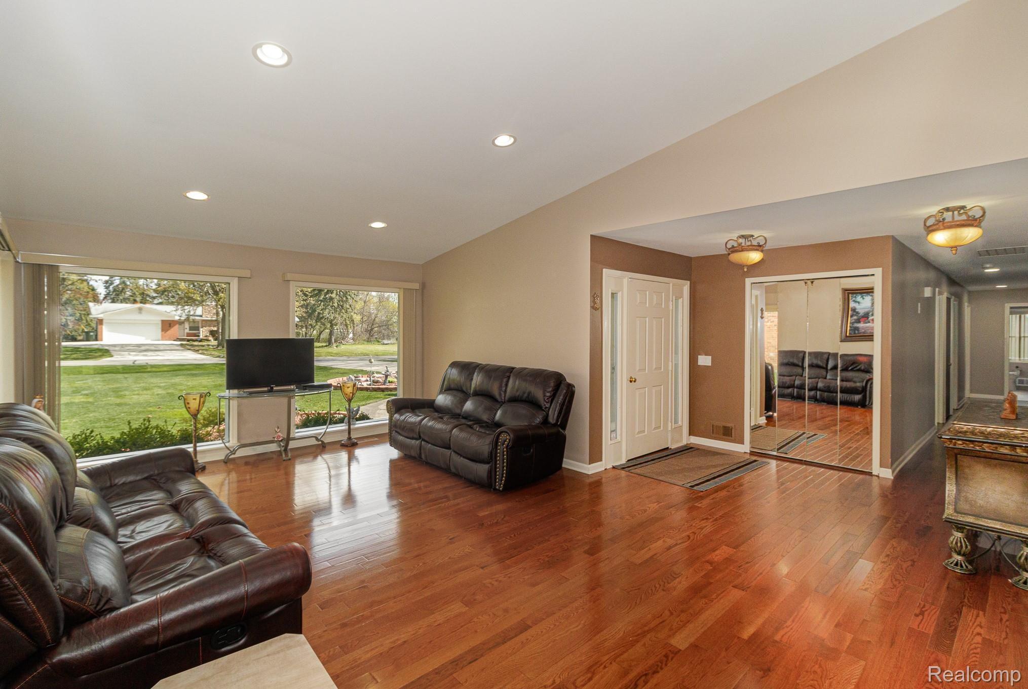 71 Montmorency Road Rochester, MI 48307 - Photo 4 of 29 0N2A6561-Edit.JPG