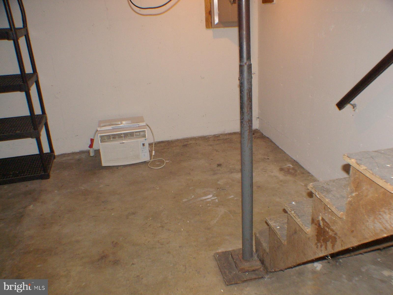 502 North Pleasant Valley Road Winchester, VA 22601 - Photo 18 of 37 Steps going to basement.