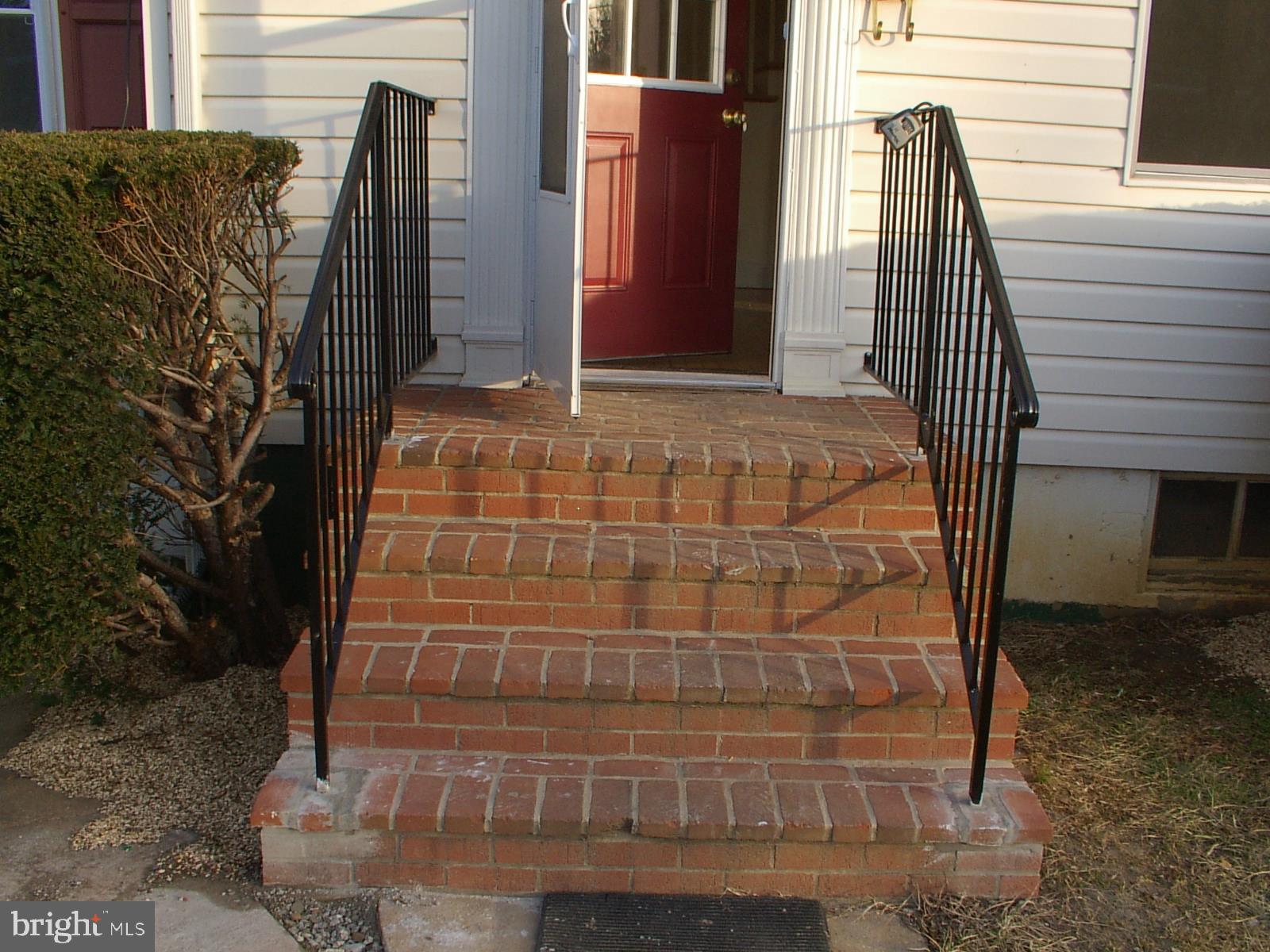 502 North Pleasant Valley Road Winchester, VA 22601 - Photo 25 of 37 Front entrance.