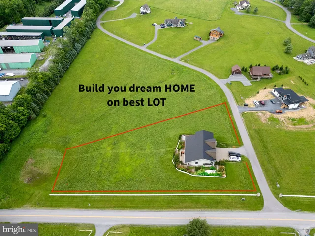 a view of a tennis court