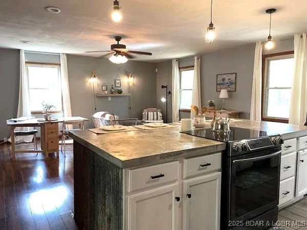 $235,000 | 747 Paulson Drive, Edwards, MO 65326