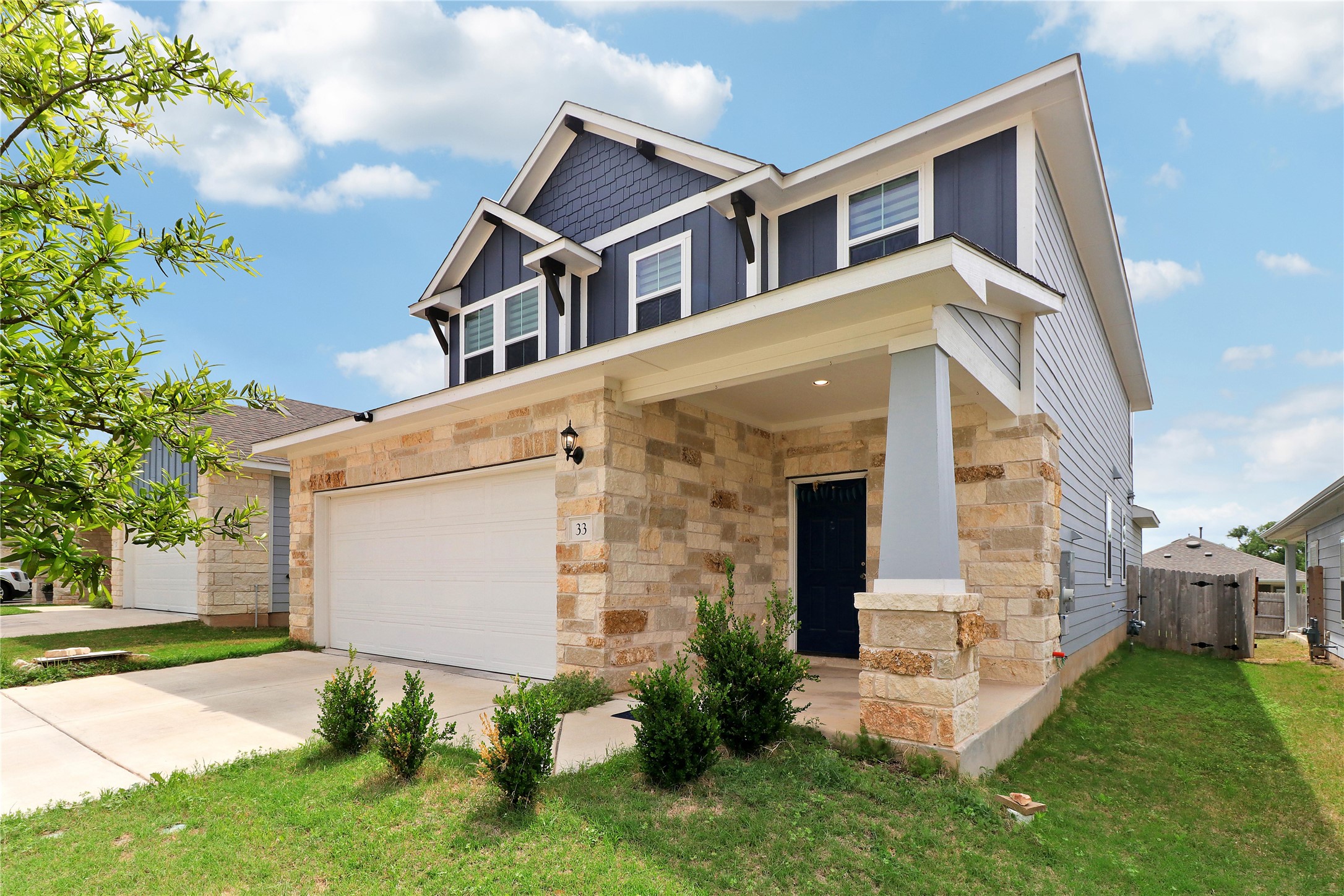33 Bent Trl Lane Georgetown, TX 78628 - Photo 3 of 40 a front view of a house with garden