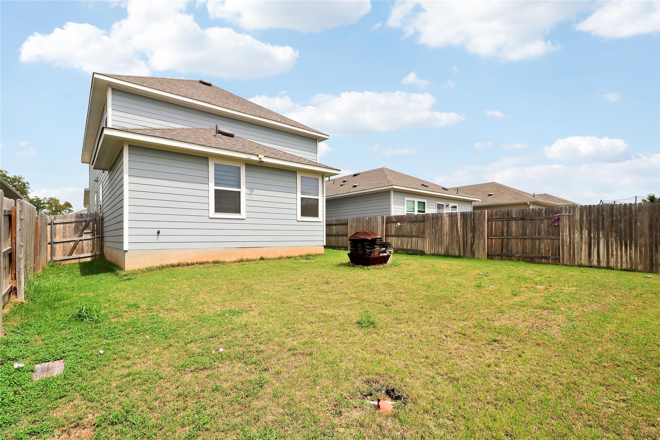 33 Bent Trl Lane Georgetown, TX 78628 - Photo 32 of 40 a house view with a garden space