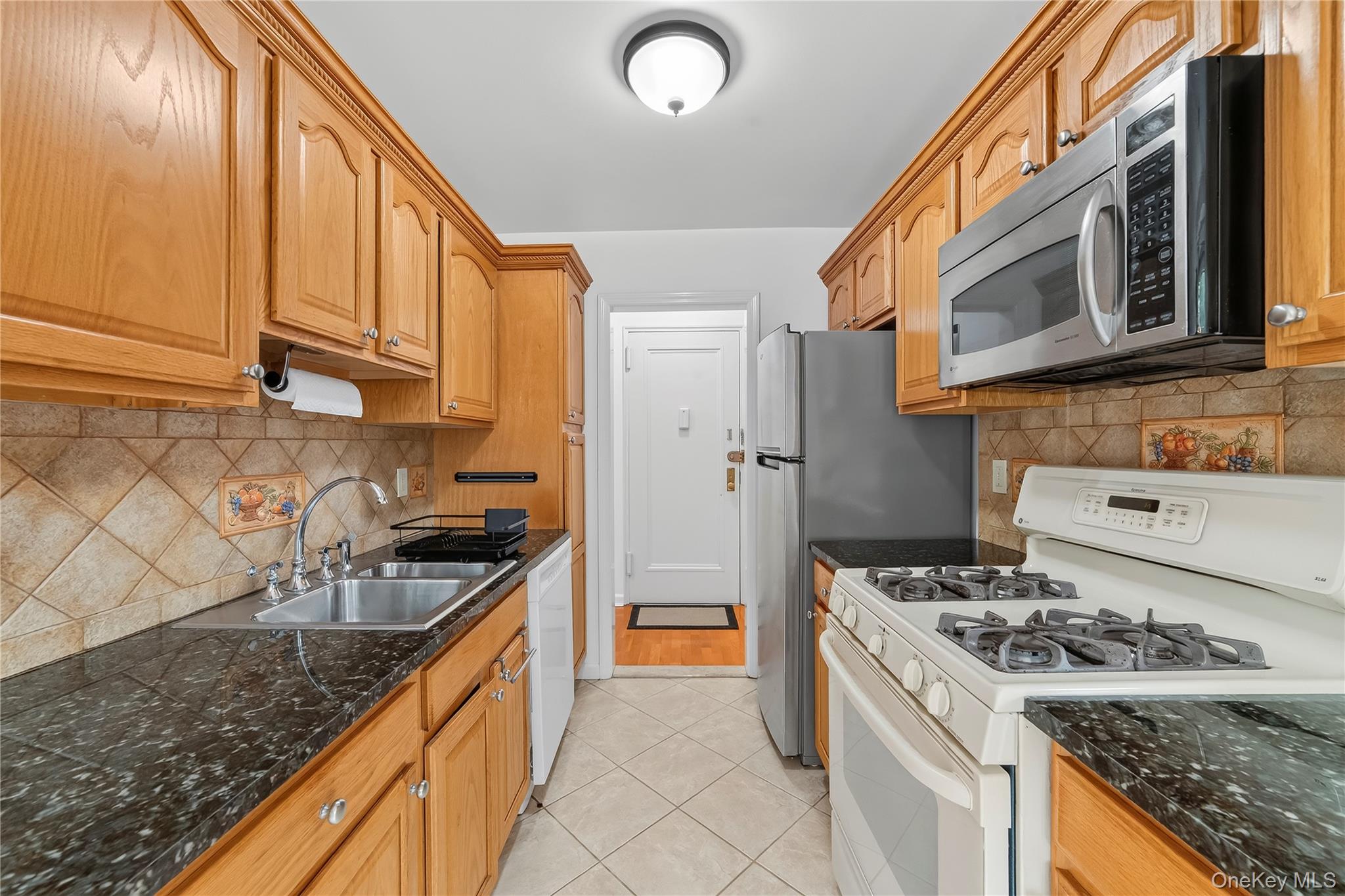 793 Palmer Road, Unit 2F Bronxville, NY 10708 - Photo 12 of 24
