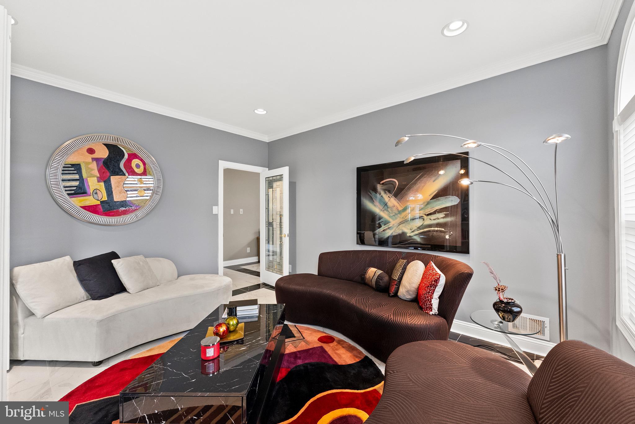 8 Sherwood Lane Columbus, NJ 08022 - Photo 34 of 85 a living room with furniture and a couch