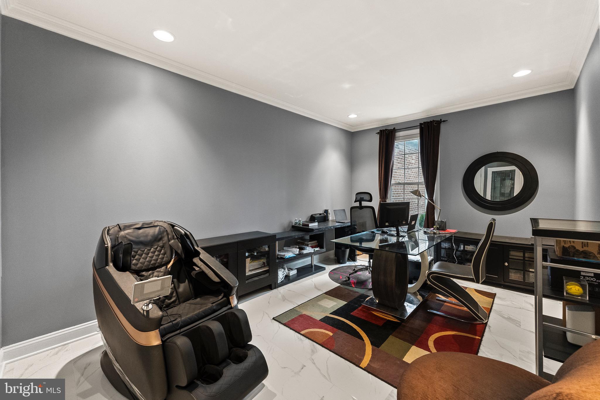 8 Sherwood Lane Columbus, NJ 08022 - Photo 35 of 85 a living room with furniture and a mirror