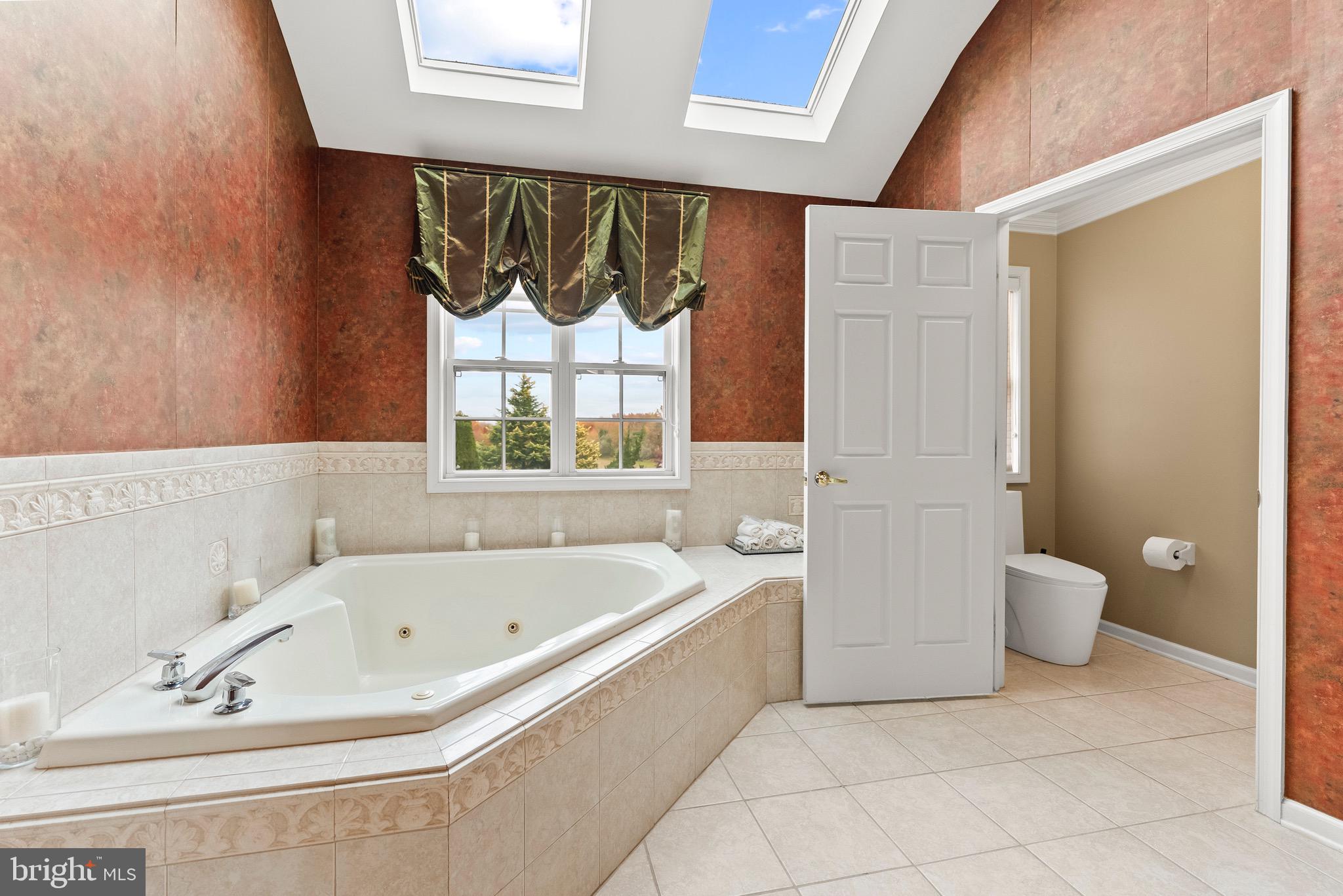 8 Sherwood Lane Columbus, NJ 08022 - Photo 55 of 85 a bathroom with a bathtub and a toilet