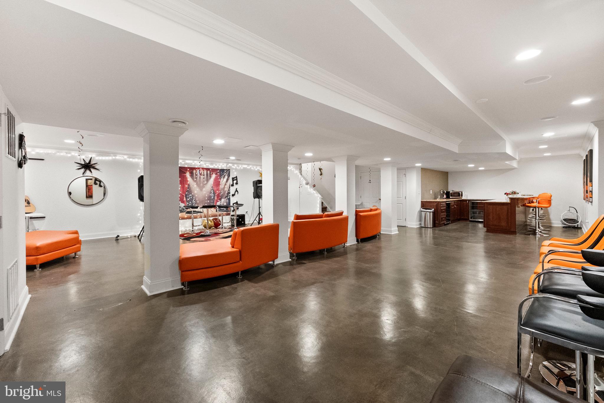 8 Sherwood Lane Columbus, NJ 08022 - Photo 72 of 85 a dining room with furniture and a wooden floor