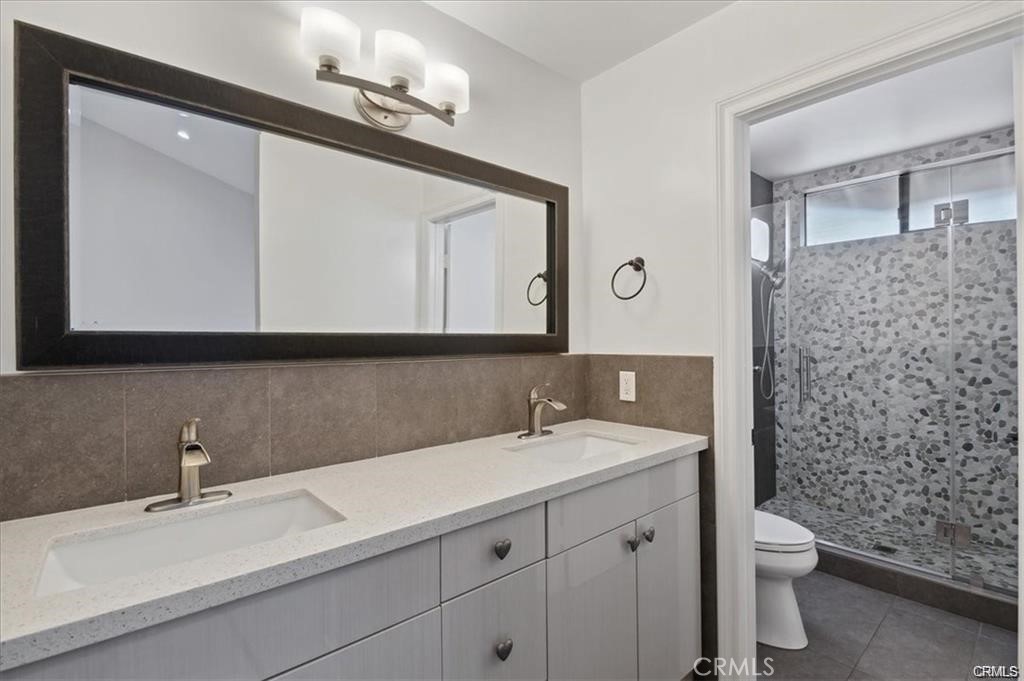 10831 Roycroft Street, Unit 72 Sun Valley, CA 91352 - Photo 20 of 30 a bathroom with a sink a toilet and a mirror
