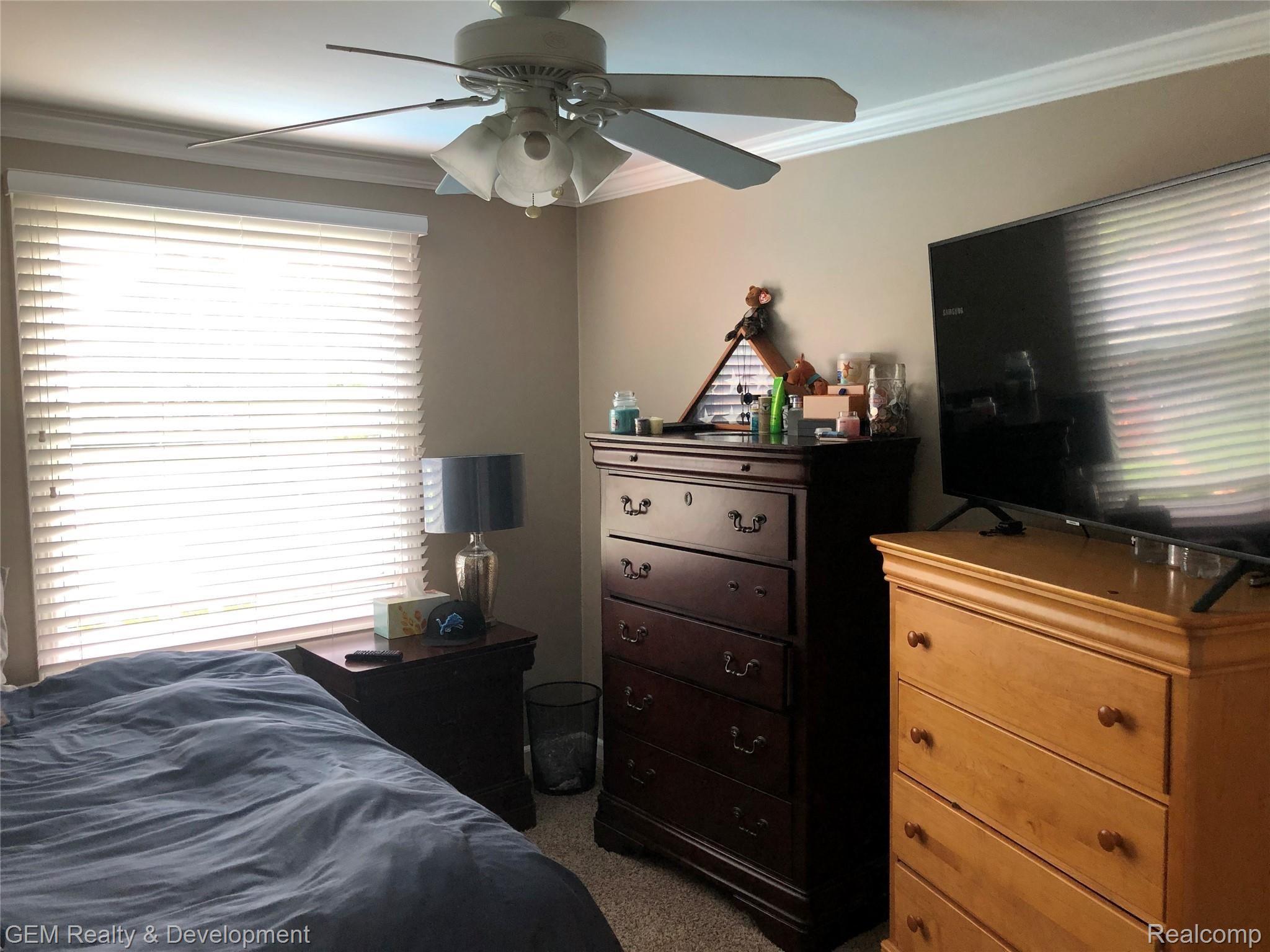 18810 Gill Road Livonia, MI 48152 - Photo 22 of 43 IMG_5328.jpeg