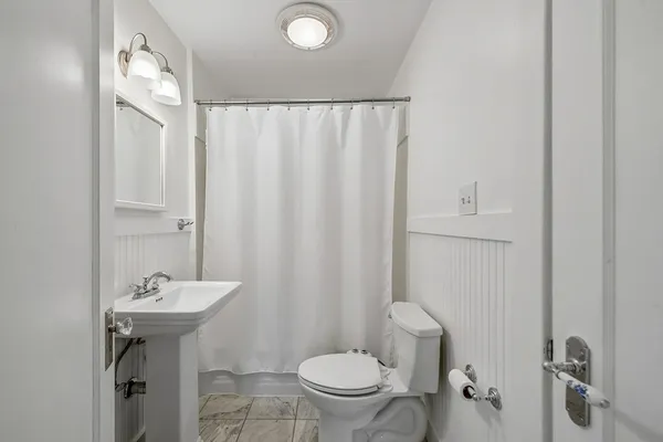 $2,400 | 117 South Atlantic Avenue, Warwick, RI 02888