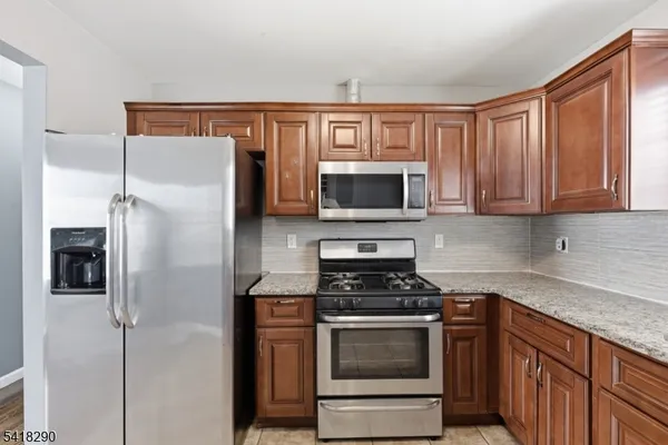 $2,800 | 105 Peabody Place, Newark, NJ 07104