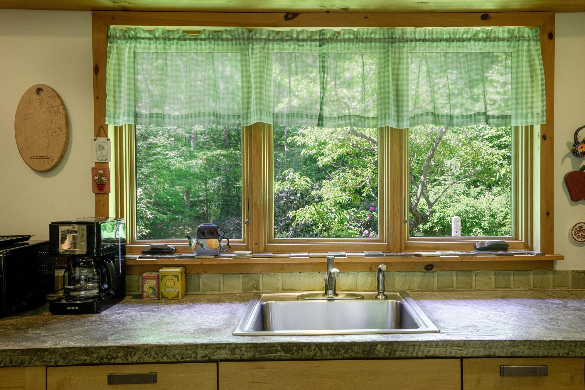 704 Dover Road Newfane, VT 05351 - Photo 4 of 32