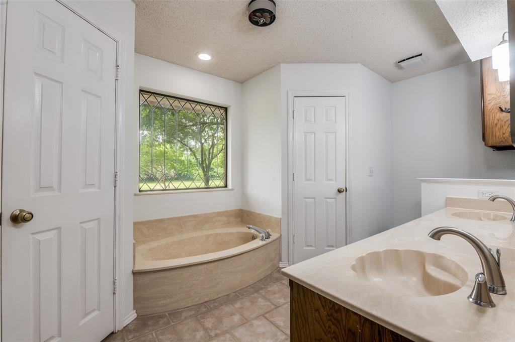 3470 Oak Tree Lane Midlothian, TX 76065 - Photo 5 of 12