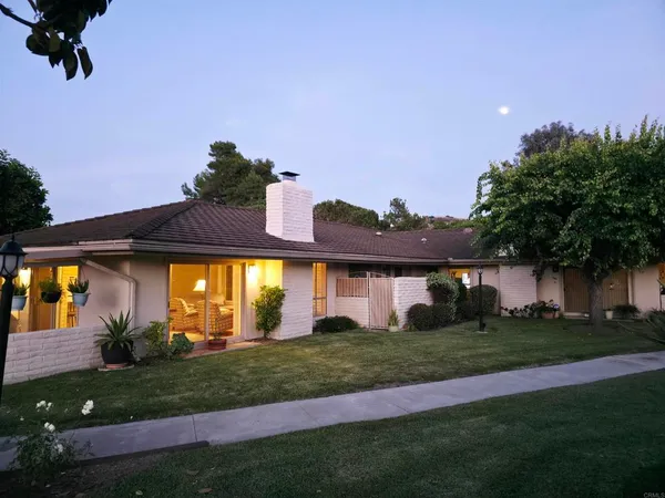 $832,000 | 27211 Capote De Pass, Unit C, San Juan Capistrano, CA 92675