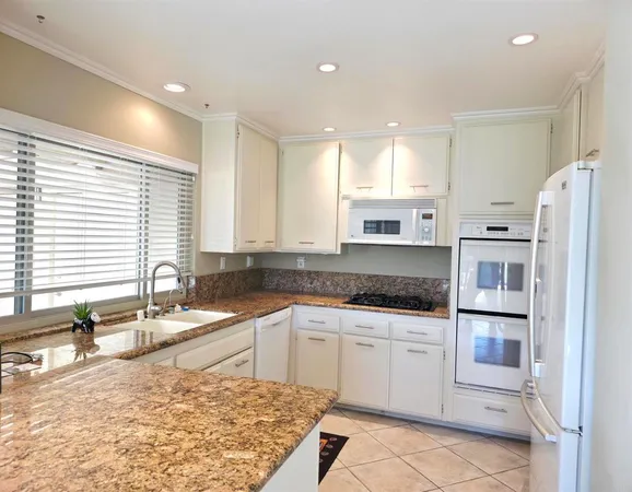 $832,000 | 27211 Capote De Pass, Unit C, San Juan Capistrano, CA 92675